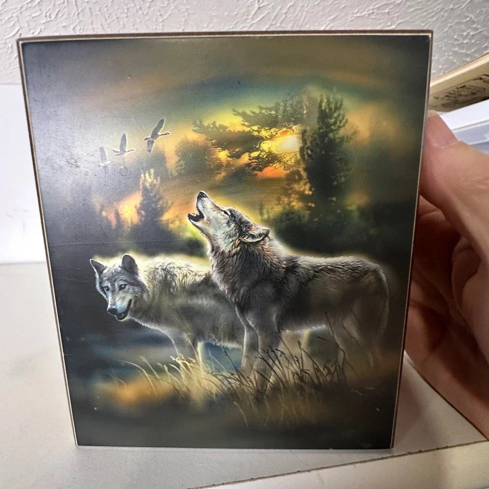 Vintage Kentucky Cedar Wood Wolf Trinket Box Souvenir Howling Wolves Nature Art